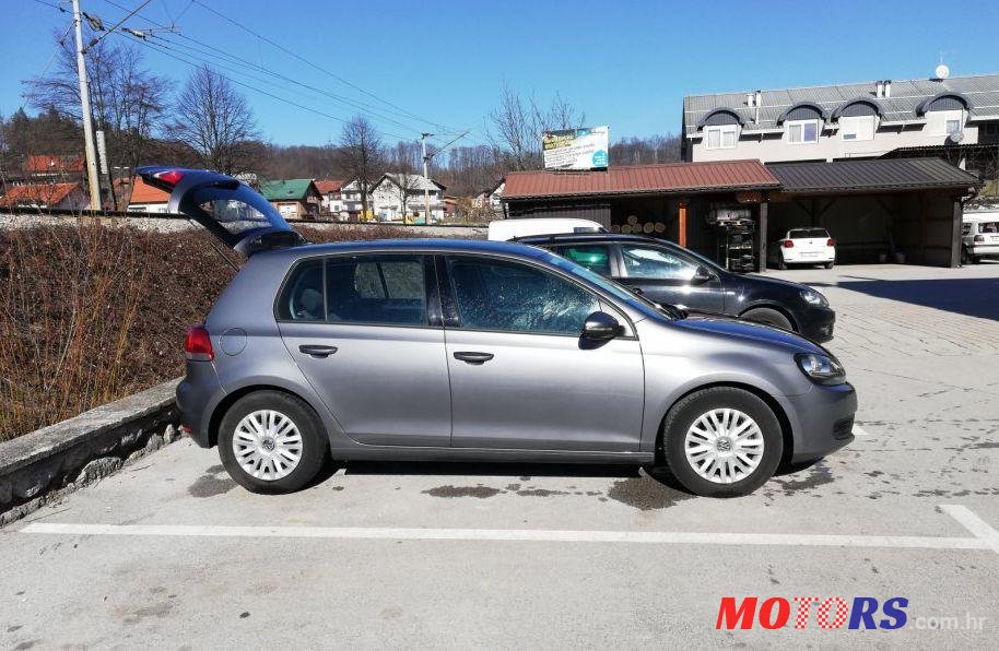 2010' Volkswagen Golf VI 1,6 Tdi photo #1