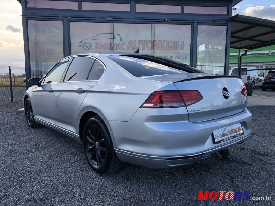 2016' Volkswagen Passat photo #5