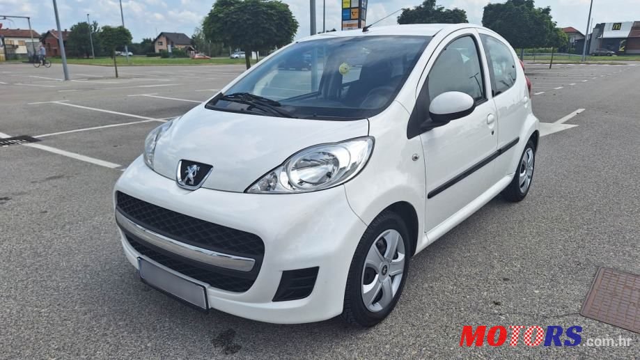 2009' Peugeot 107 1.0 Urban photo #2