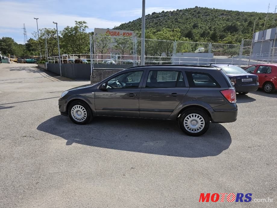 2009' Opel Astra Karavan photo #4