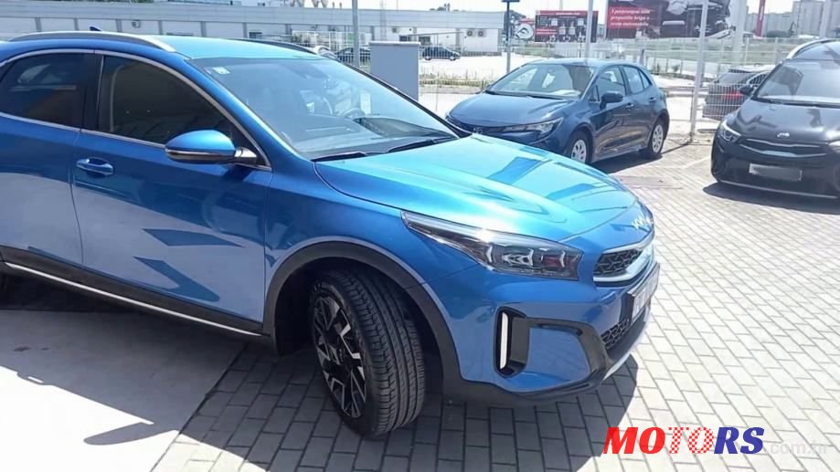 2023' Kia XCeed photo #2