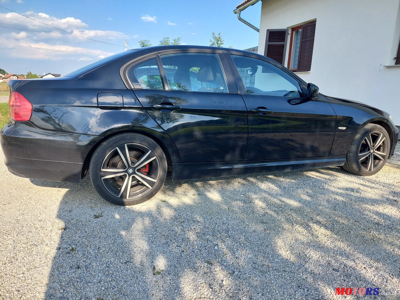 2011' BMW 3 Series photo #5