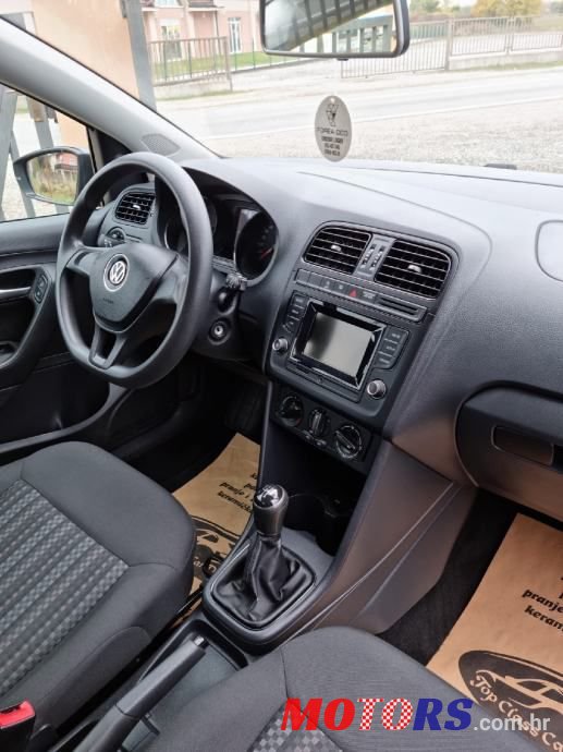 2015' Volkswagen Polo photo #5