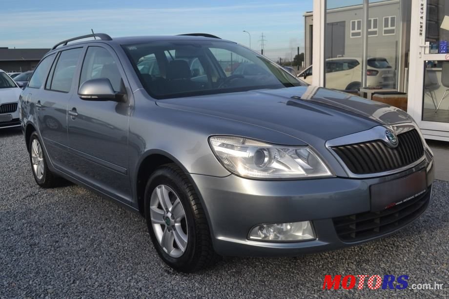 2013' Skoda Octavia Combi photo #3