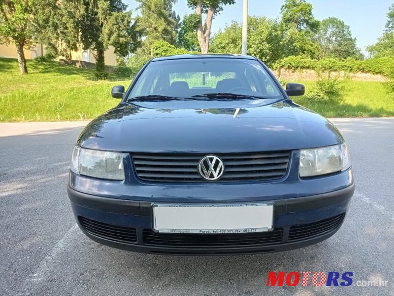 2000' Volkswagen Passat photo #2