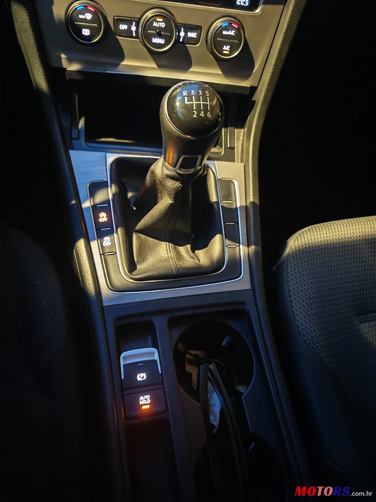 2015' Volkswagen Golf VII Variant photo #5