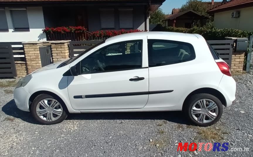 2011' Renault Clio 1,5 Dci photo #1