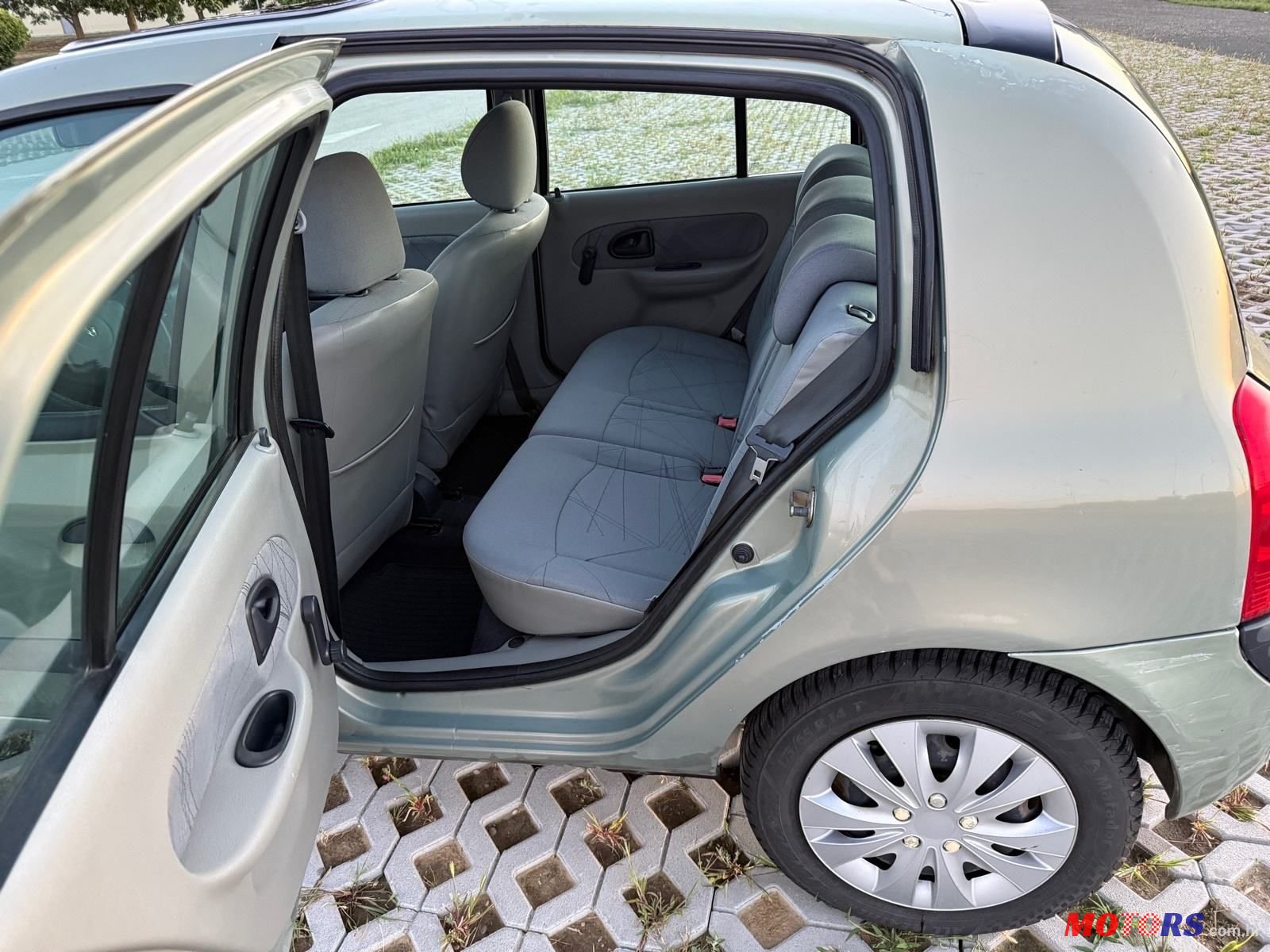 2002' Renault Clio 1,5 Dci photo #2