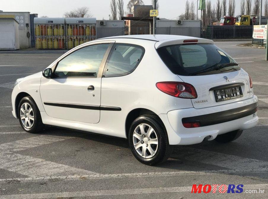 2012' Peugeot 206 1.4Hdi photo #2