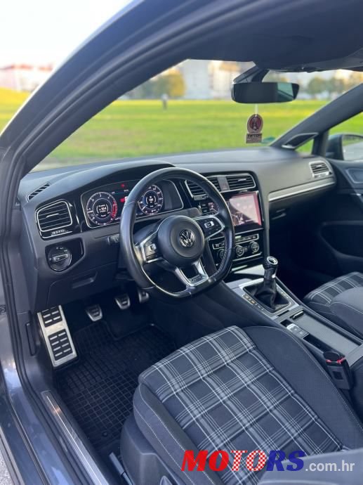 2017' Volkswagen Golf 7 2,0 Gtd photo #5
