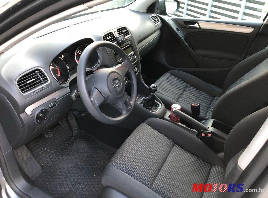 2010' Volkswagen Golf VI 1,6 Tdi photo #2