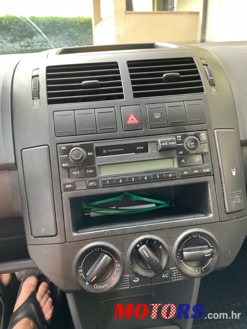 2005' Volkswagen Polo photo #4