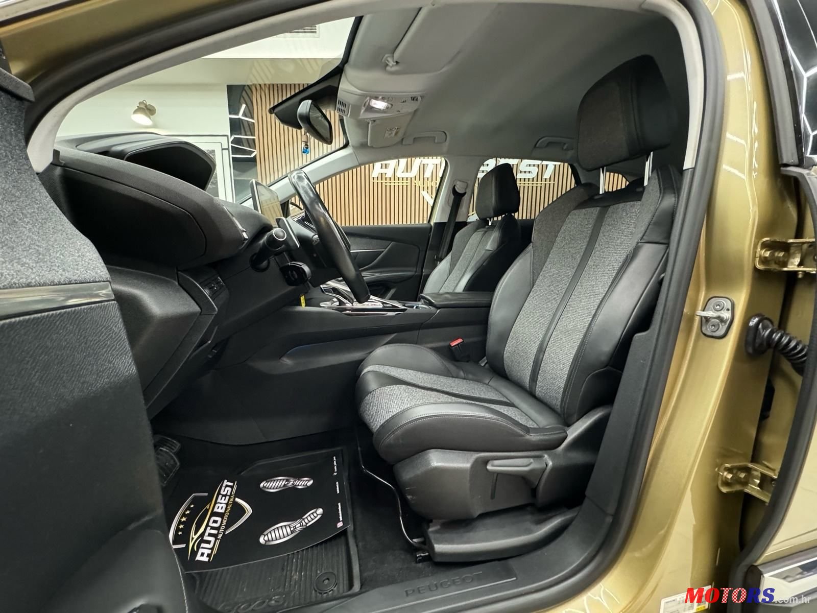 2018' Peugeot 3008 1,6 Bluehdi photo #6