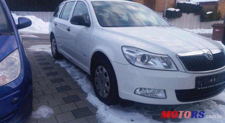 2010' Skoda Octavia Combi photo #2