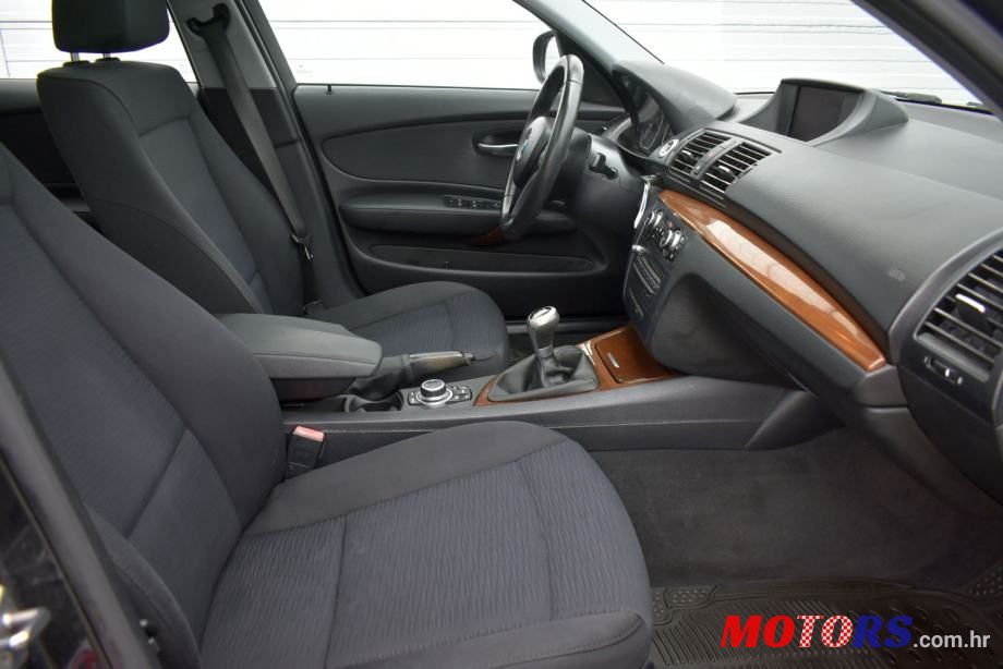 2010' BMW Serija 1 116D photo #5