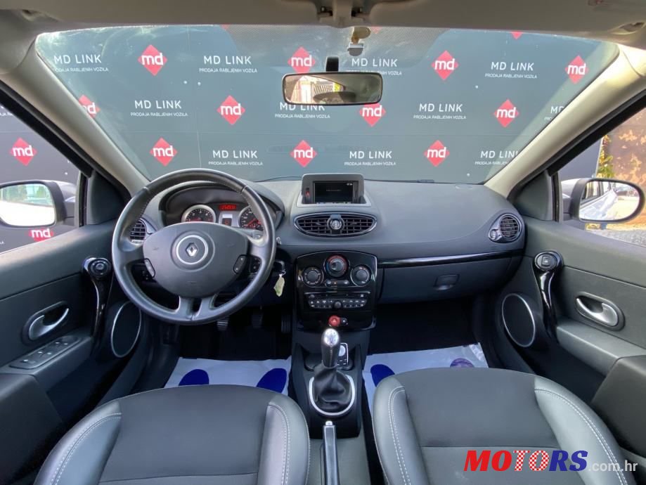 2011' Renault Clio photo #4