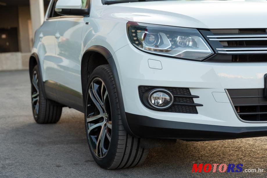2015' Volkswagen Tiguan photo #6