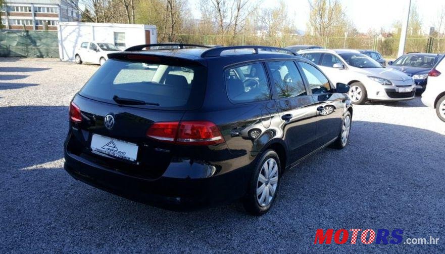 2011' Volkswagen Passat Variant photo #2