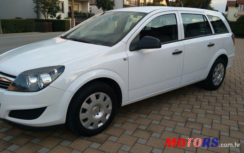 2010' Opel Astra Karavan photo #2