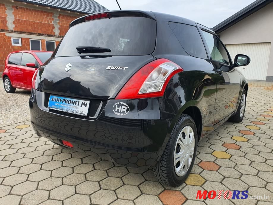 2015' Suzuki Swift photo #5