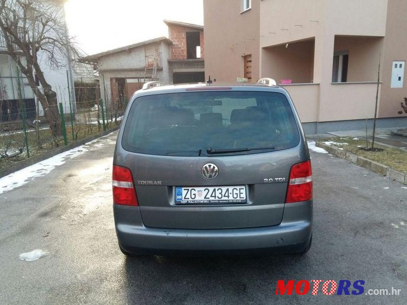 2004' Volkswagen Touran 2,0 Tdi photo #2