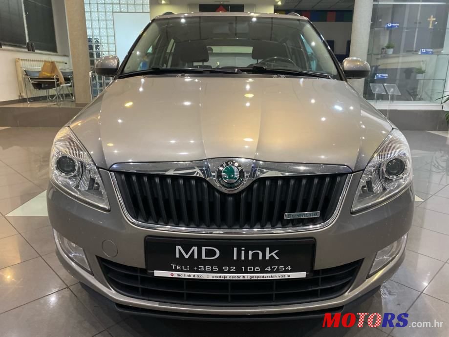 2011' Skoda Fabia Combi photo #2