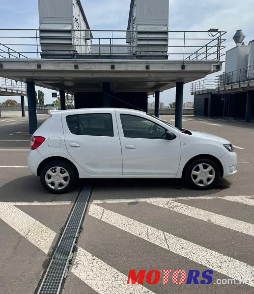 2014' Dacia Sandero photo #6