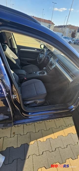 2016' Volkswagen Passat photo #6