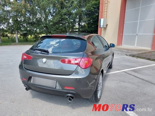 2012' Alfa Romeo Giulietta photo #4