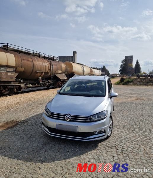2017' Volkswagen Touran photo #3