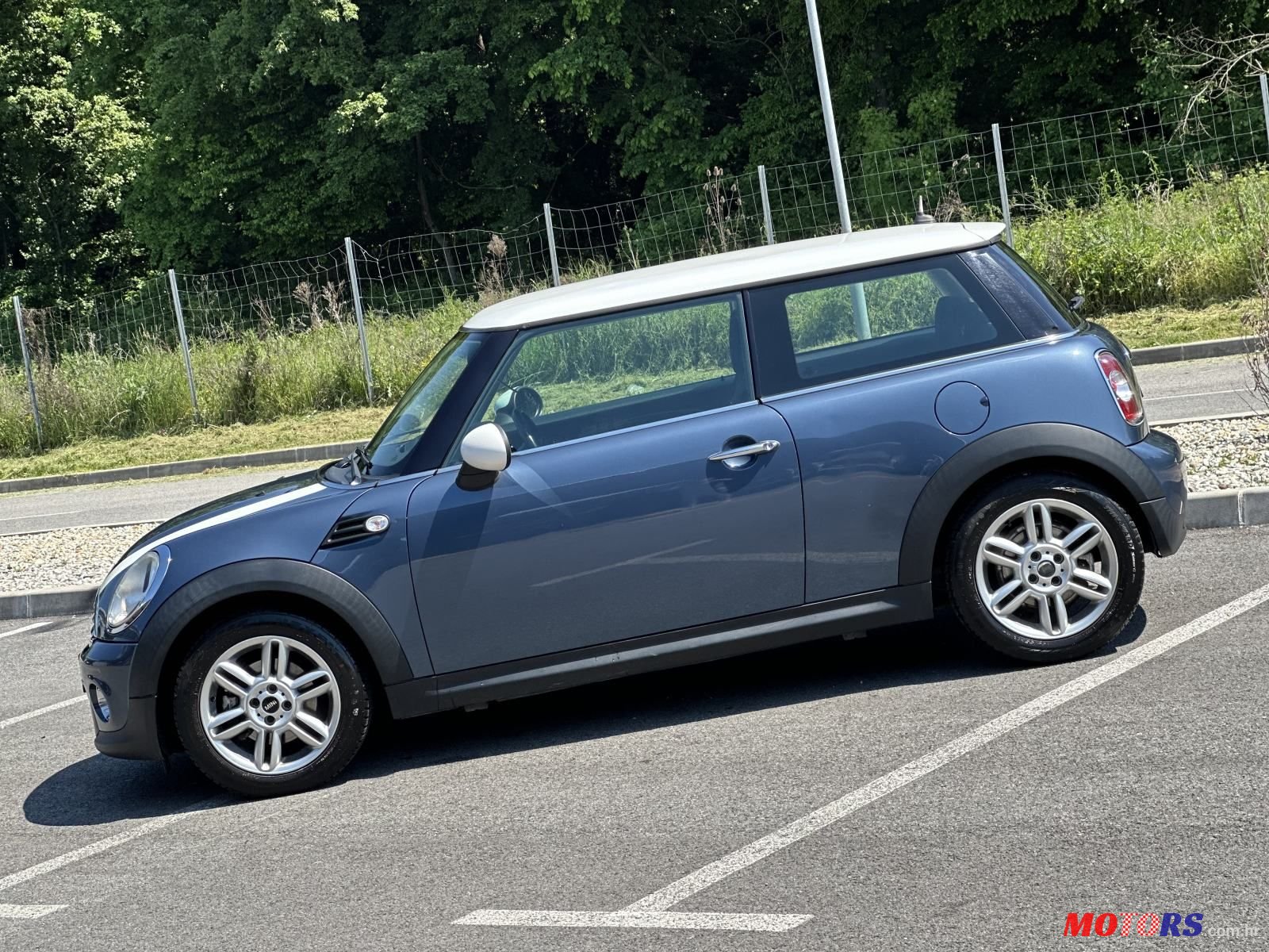 2010' MINI Cooper Cooper photo #3