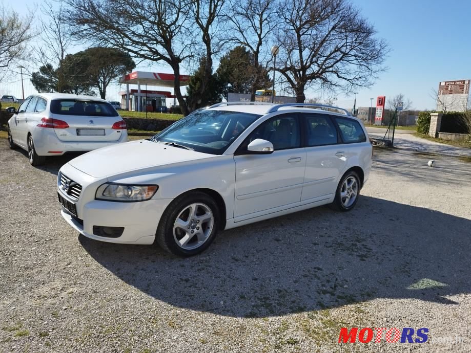 2011' Volvo V50 D2 photo #2