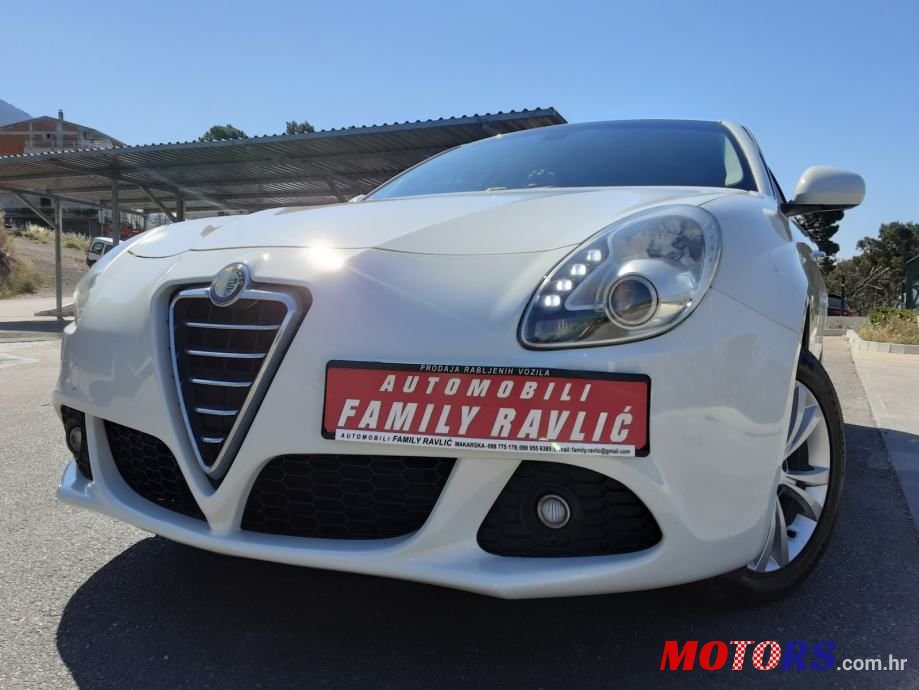 2011' Alfa Romeo Giulietta photo #1
