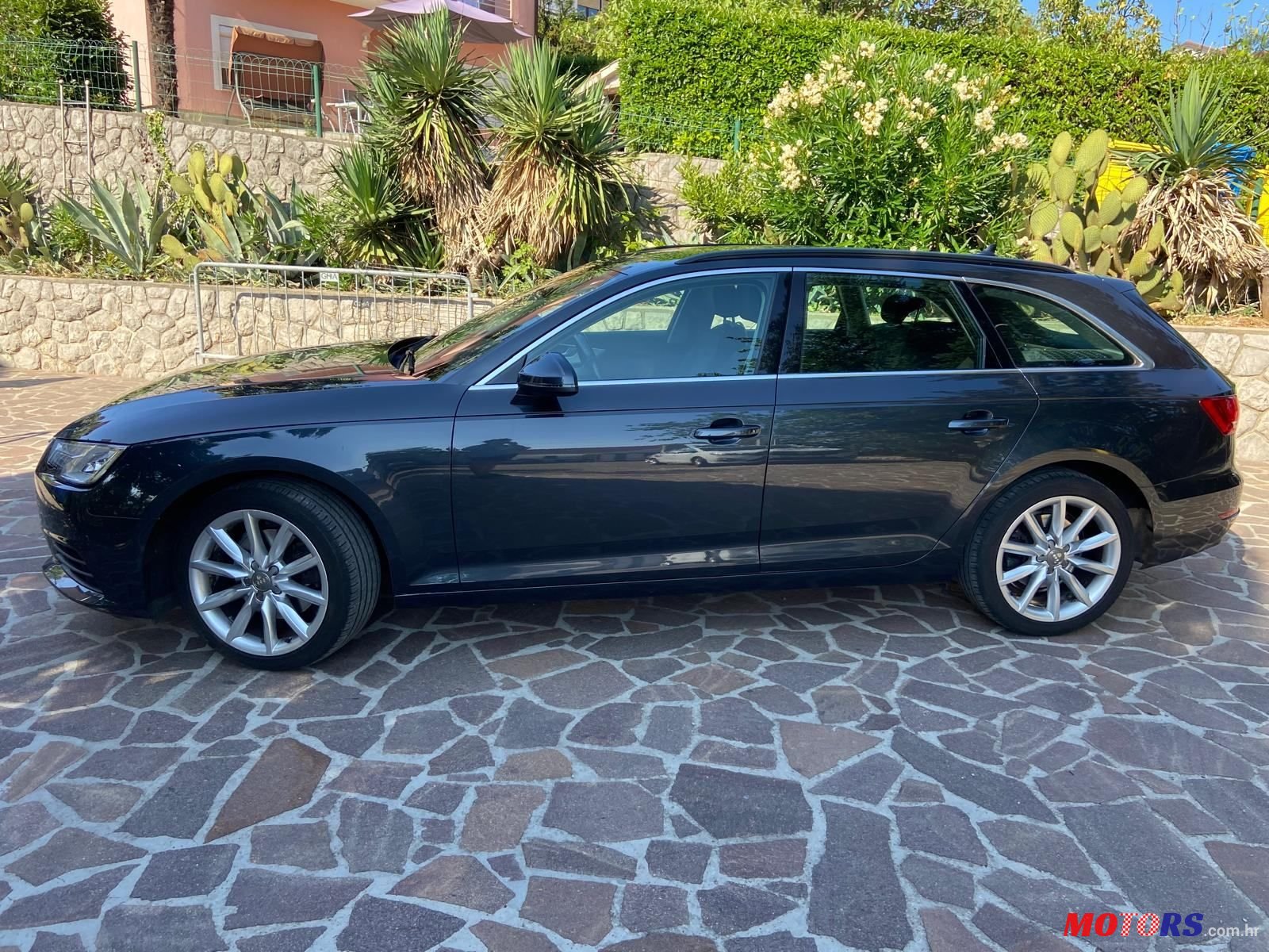 2017' Audi A4 Avant photo #1