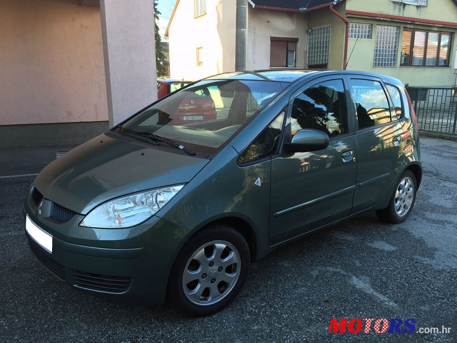 2006' Mitsubishi Colt photo #1