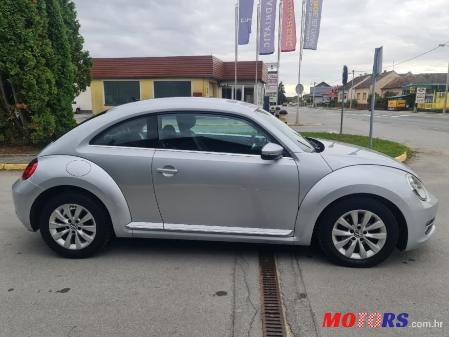 2013' Volkswagen Beetle photo #4