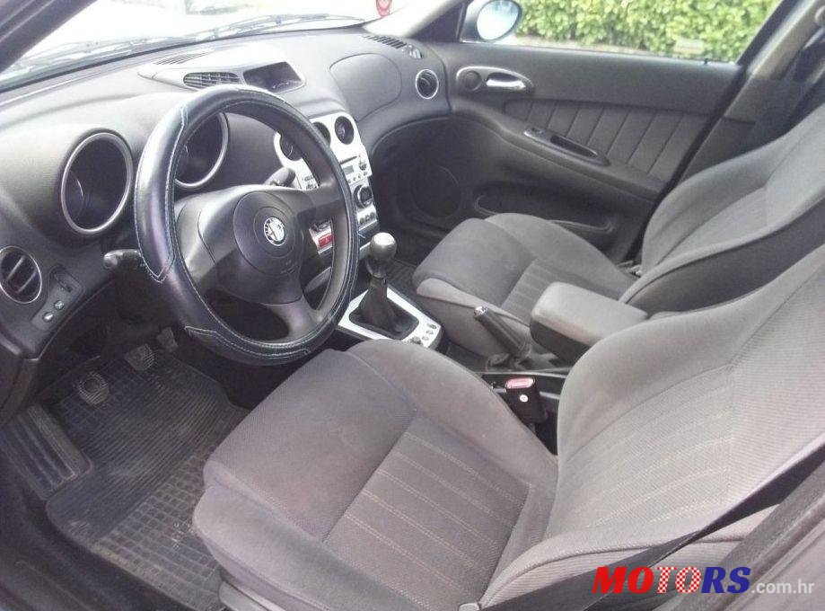 2004' Alfa Romeo 156 1,9 Jtd photo #2