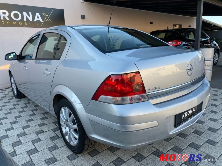 2010' Opel Astra photo #6