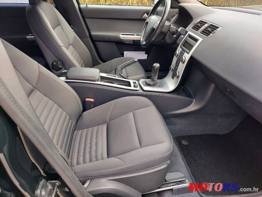 2011' Volvo V50 D2 photo #6