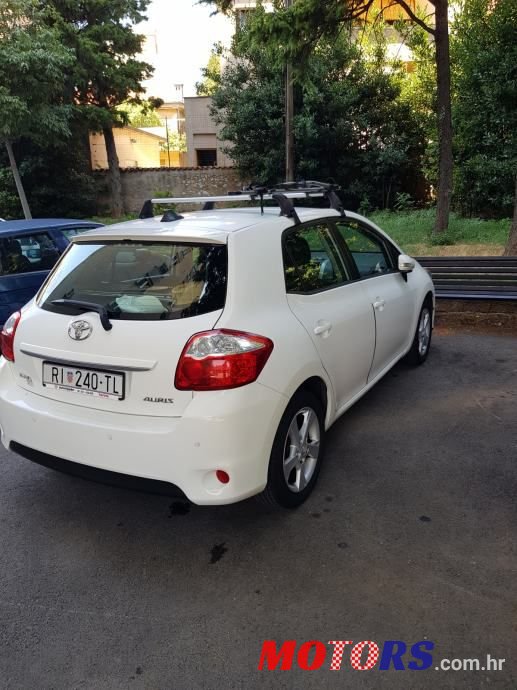 2012' Toyota Auris 1.6 Luna photo #2