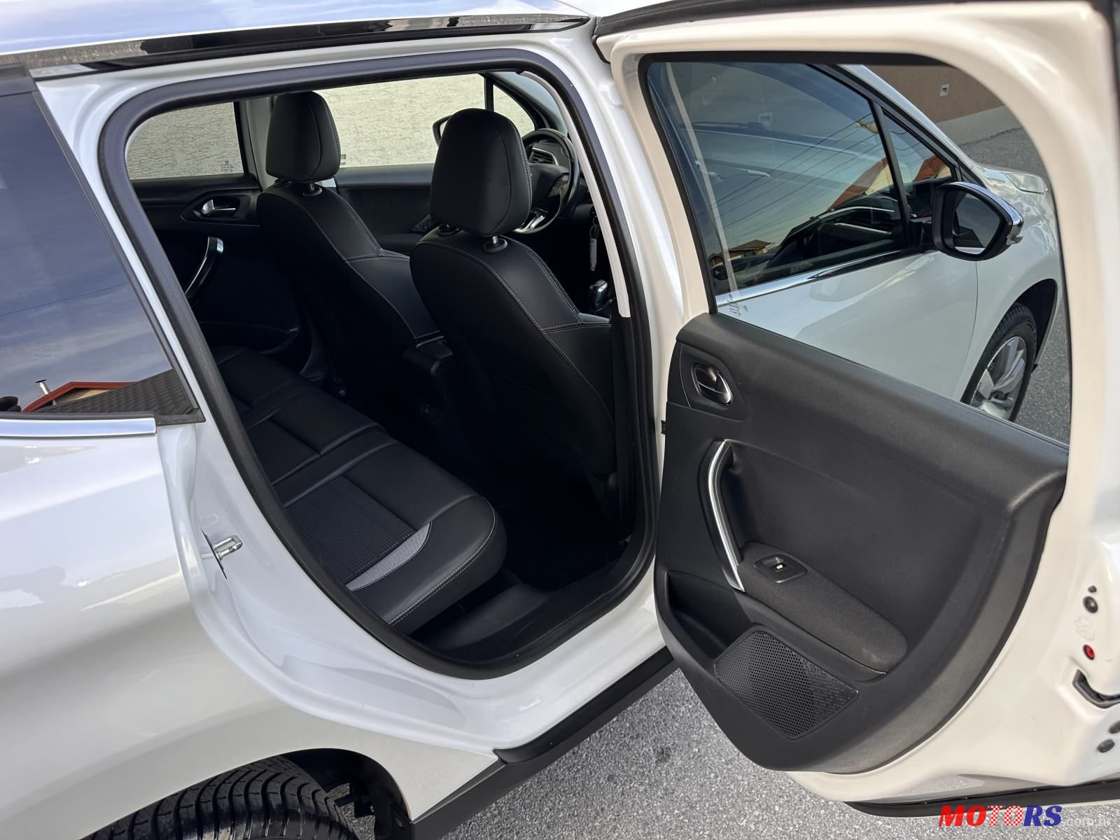 2015' Peugeot 2008 1,2 Vti photo #5