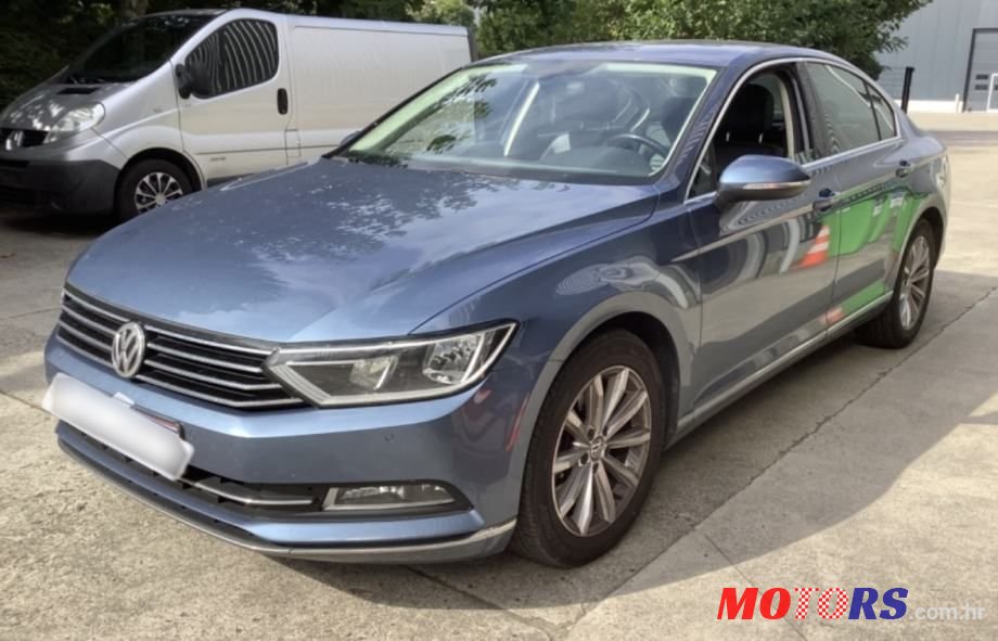 2015' Volkswagen Passat photo #2