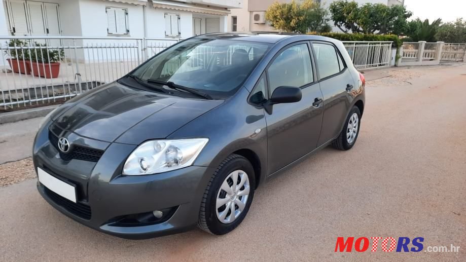 2009' Toyota Auris photo #1
