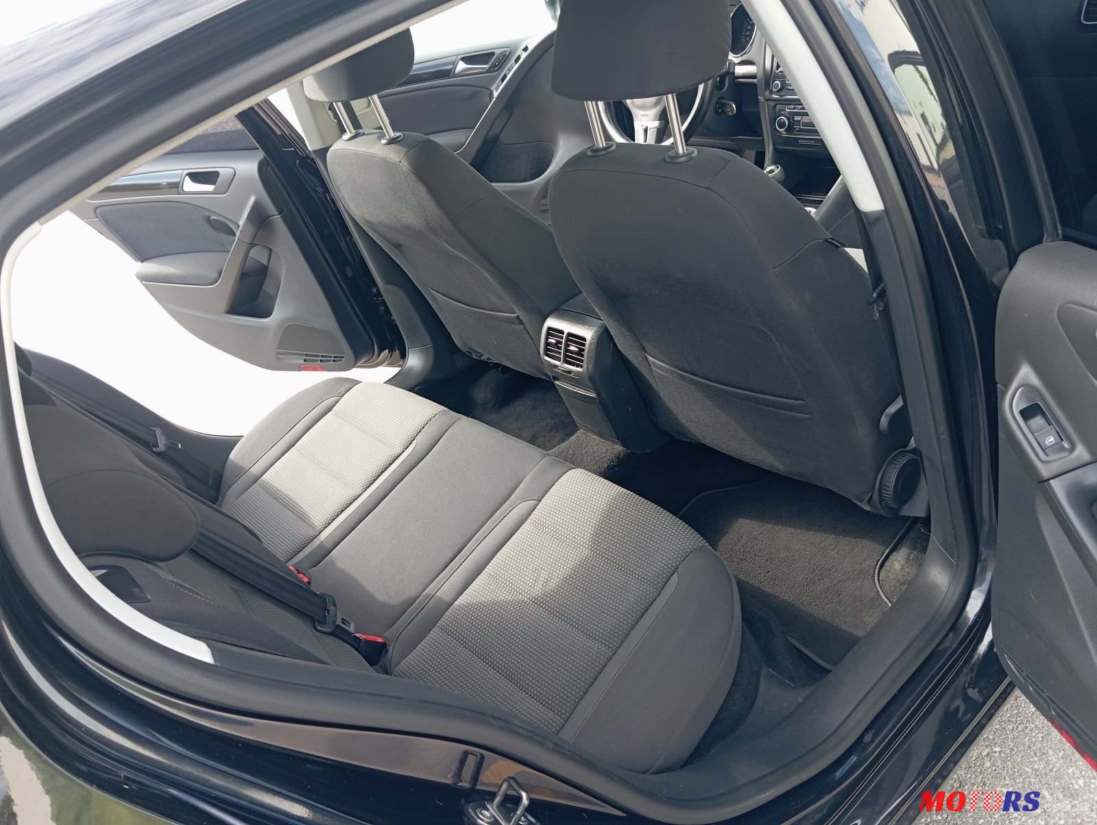 2010' Volkswagen Golf VI 1,6 Tdi photo #6