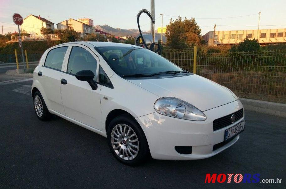 2011' Fiat Punto 1.3 Jtd photo #1