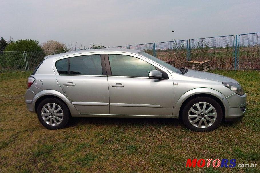 2005' Opel Astra 1,7 Cdti photo #1
