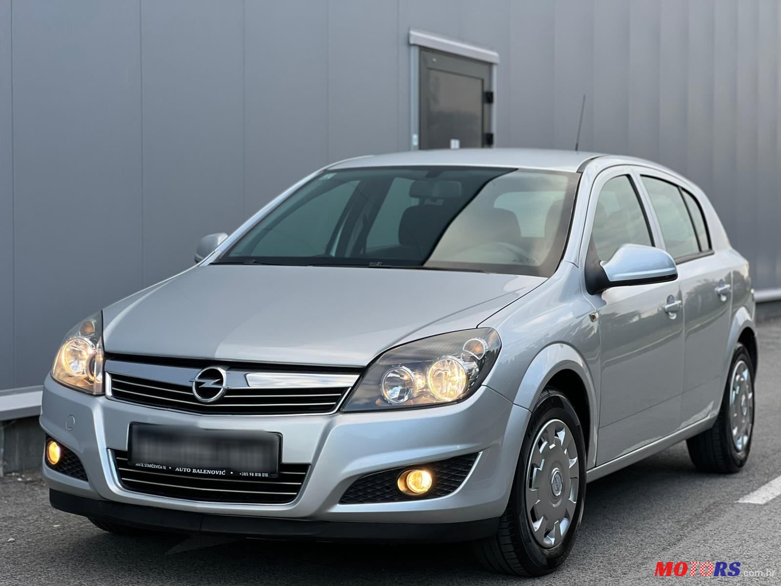 2010' Opel Astra 1,6 16V photo #2