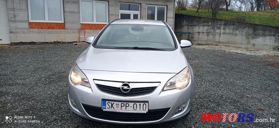 2011' Opel Astra Karavan photo #3