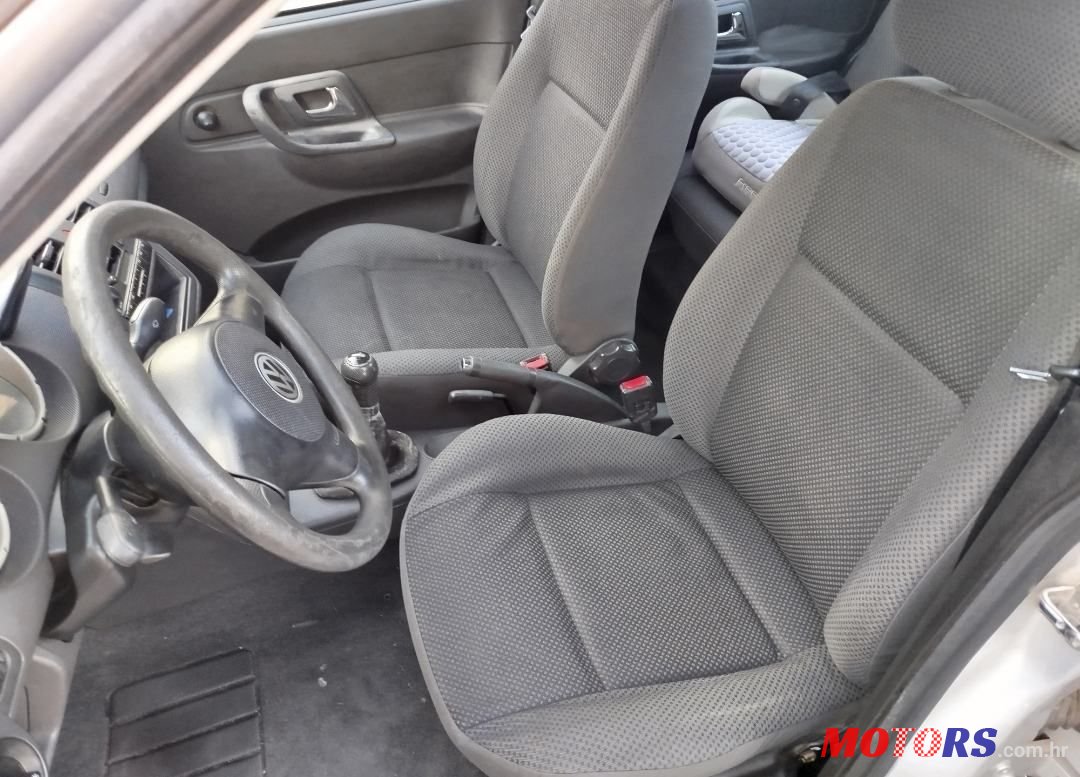 2001' Volkswagen Polo photo #5