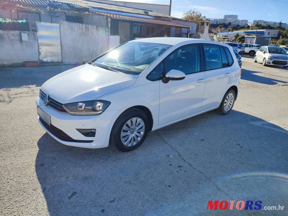 2016' Volkswagen Golf Plus photo #1